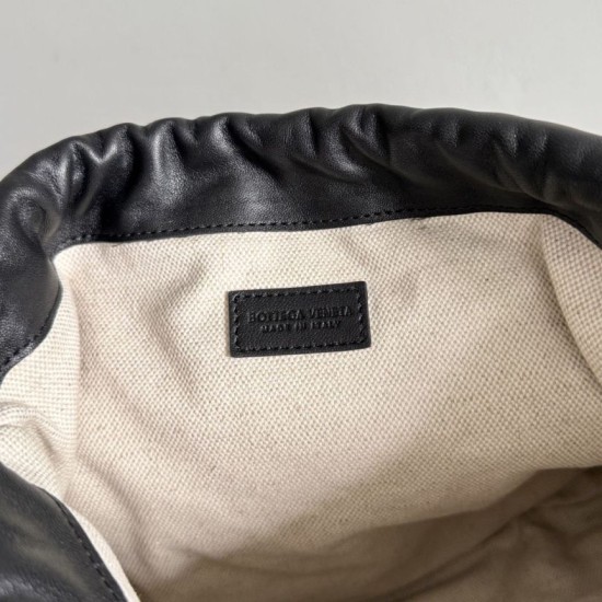 Luxury Replica Bottega Veneta Intrecciato Drawstring Bags in Black Knockoff Mirror Quality Replica Bottega Veneta Intrecciato Drawstring Bags in Black Clone
