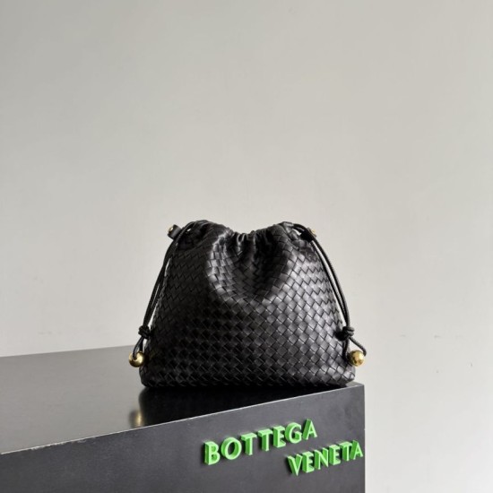 Luxury Replica Bottega Veneta Intrecciato Drawstring Bags in Black Knockoff Mirror Quality Replica Bottega Veneta Intrecciato Drawstring Bags in Black Clone