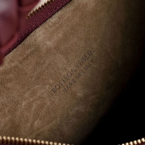 Mirror Quality Replica Bottega Veneta Veneta Intrecciato Medium Crossbody Bag Bordeaux Clone