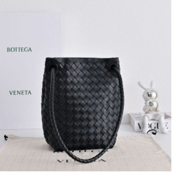 Luxury Replica Bottega Veneta Andiamo Small Bucket Bag Black Knockoff Mirror Quality Replica Bottega Veneta Andiamo Small Bucket Bag Black Clone