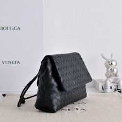 Luxury Replica Bottega Veneta Giorno Intrecciato Shoulder Bag in Black Knockoff Mirror Quality Replica Bottega Veneta Giorno Intrecciato Shoulder Bag in Black Clone