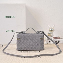Luxury Replica Bottega Veneta Makeup Case in Gray Suede Knockoff Mirror Quality Replica Bottega Veneta Makeup Case in Gray Suede Clone