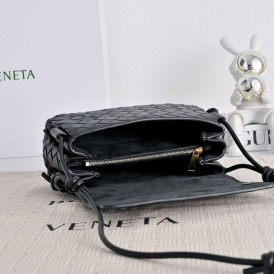 Mirror Quality Replica Bottega Veneta Notturno Intrecciato Shoulder Bag Black Clone
