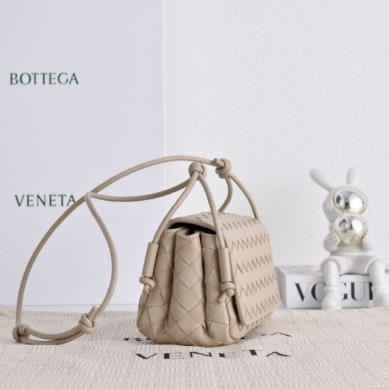 Mirror Quality Replica Bottega Veneta Notturno Intrecciato Shoulder Bag Beige Clone
