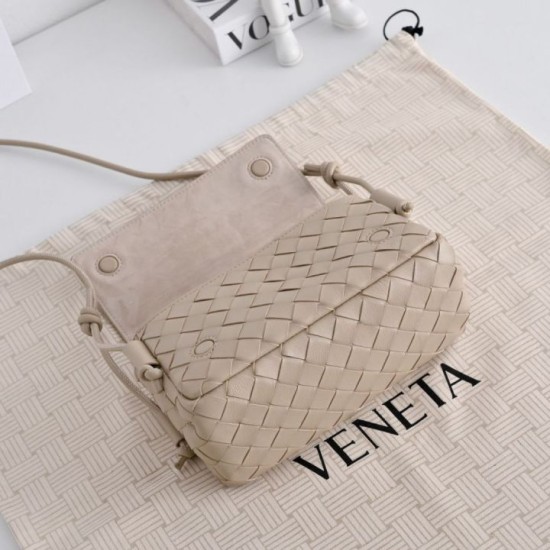Mirror Quality Replica Bottega Veneta Notturno Intrecciato Shoulder Bag Beige Clone