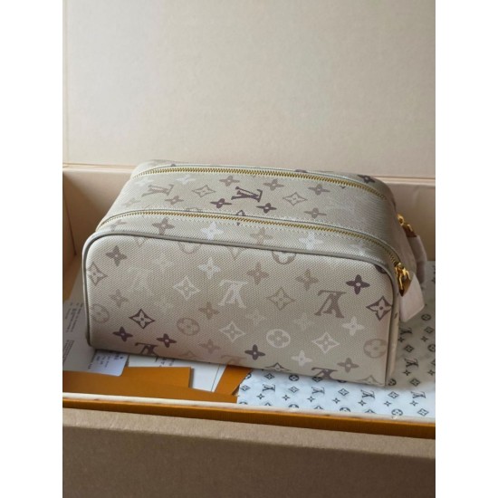 Mirror Quality Replica Louis Vuitton Embossed Cosmetic Pouch M26191 Clone