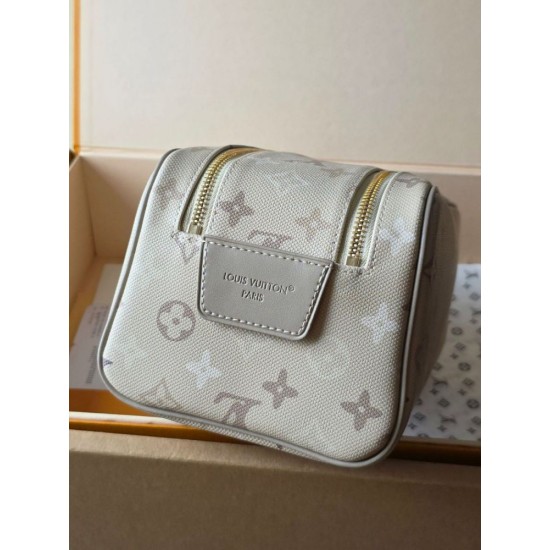 Mirror Quality Replica Louis Vuitton Embossed Cosmetic Pouch M26191 Clone