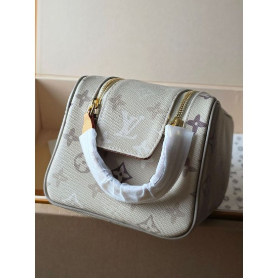 Mirror Quality Replica Louis Vuitton Embossed Cosmetic Pouch M26191 Clone