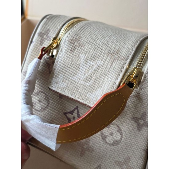 Mirror Quality Replica Louis Vuitton Embossed Cosmetic Pouch M26191 Clone