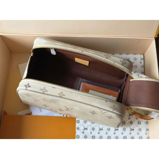 Mirror Quality Replica Louis Vuitton Embossed Cosmetic Pouch M26191 Clone