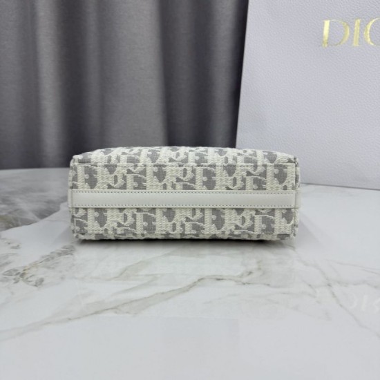 Luxury Replica Dior 30 Montaigne Miss Caro Oblique shoulder bag beige/gray Knockoff Mirror Quality Replica Dior 30 Montaigne Miss Caro Oblique shoulder bag beige/gray Clone