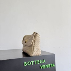 Mirror Quality Replica Bottega Veneta Madison Intrecciato Shoulder Bag Ecru-Muse Clone