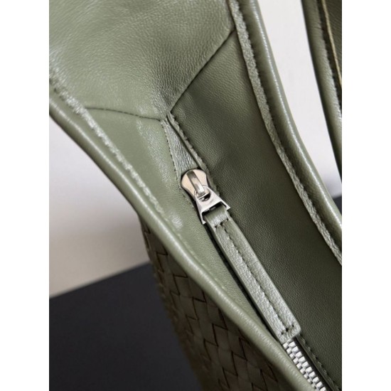 Mirror Quality Replica Bottega Veneta Veneto Men's Hobo Bag Clone