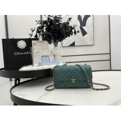 Replica Geometric Flap Bag AS2634 Green