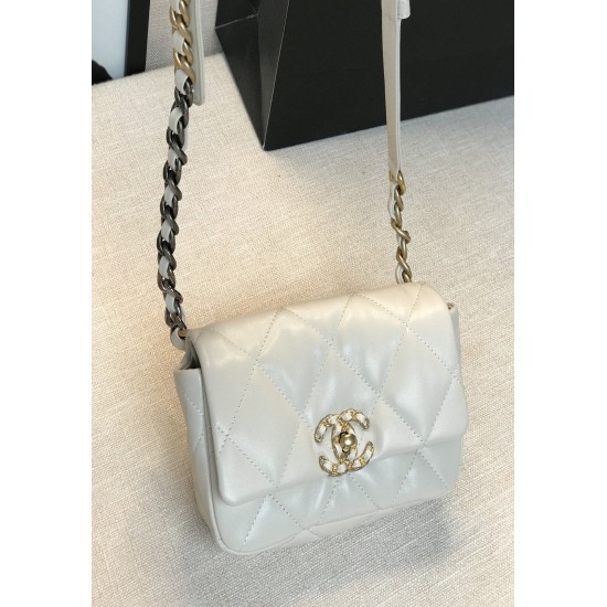 Replica 19 Waist Bag AS1163 White