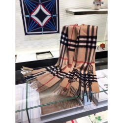 Replica Gucci Classic Cashmere Scarf in Check and Lace Camel
