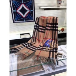 Replica Gucci Classic Cashmere Scarf with Beasts Motif Camel