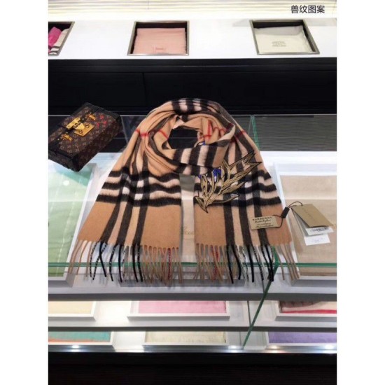 Replica Gucci Classic Cashmere Scarf with Beasts Motif Camel Replica Gucci Classic Cashmere Scarf with Beasts Motif Camel