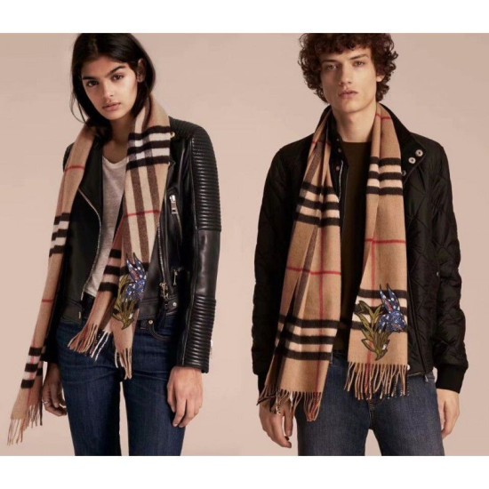 Replica Gucci Classic Cashmere Scarf with Beasts Motif Camel Replica Gucci Classic Cashmere Scarf with Beasts Motif Camel