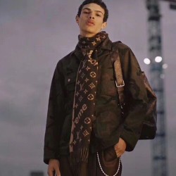 Replica Louis Vuitton  X Superme Cashmere Scarf Coffee