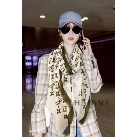 Replica Louis Vuitton Edge Pattern Monogram Cashmere Schawl Beige