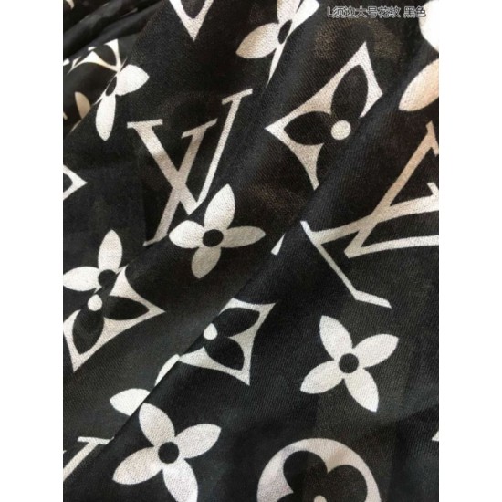 Replica Louis Vuitton Edge Pattern Monogram Cashmere Schawl Black