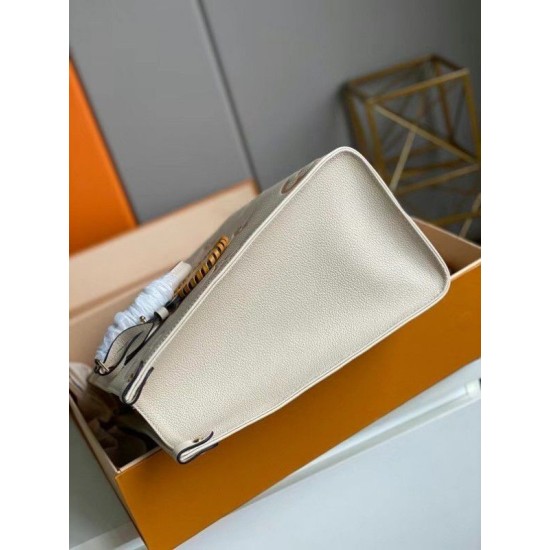 Fake Louis Vuitton OnTheGo MM Bag  By The Pool M45717 Replica