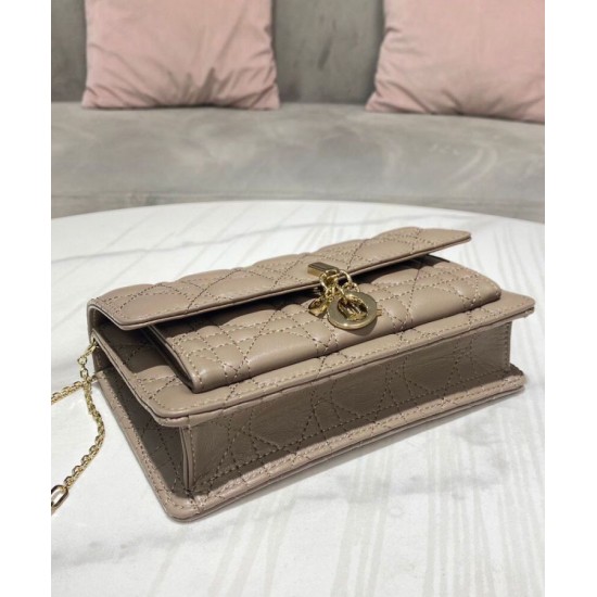 Fake Christian Dior Lady Dior Chain Pouch Apricot Replica Fake Christian Dior Lady Dior Chain Pouch Apricot Replica