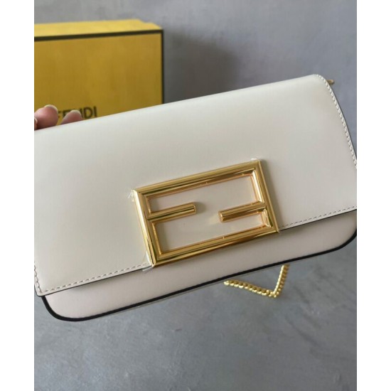 Fake Wallet On Chain With Pouches Cream Replica Replica Wallet On Chain With Pouches Cream