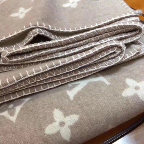 Replica Louis Vuitton Neo Monogram Blanket M70440