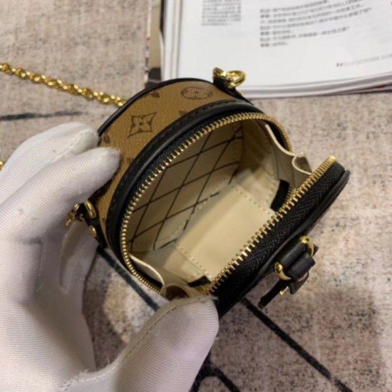 Replica Louis Vuitton Boite Chapeau Necklace Monogram Reverse M68577