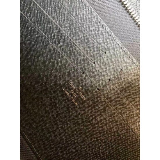 Replica Louis Vuitton Pochette Voyage Taiga Leather M30450