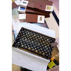 Replica Louis Vuitton Black Monogram So Glitter Stole M73938 Replica Louis Vuitton Black Monogram So Glitter Stole M73938