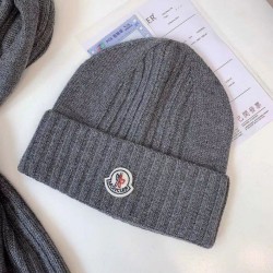 Replica Moncler Mouth Knitted Scarf Hat Gray
