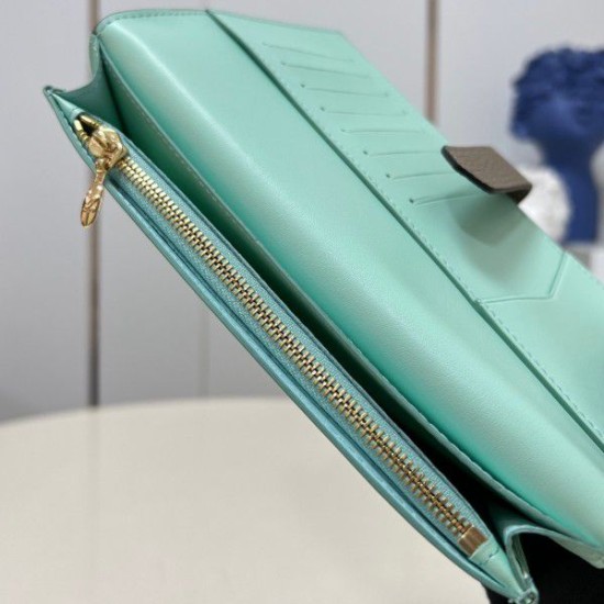 Replica Louis Vuitton LV Vertical Wallet In Taurillon Leather M81367