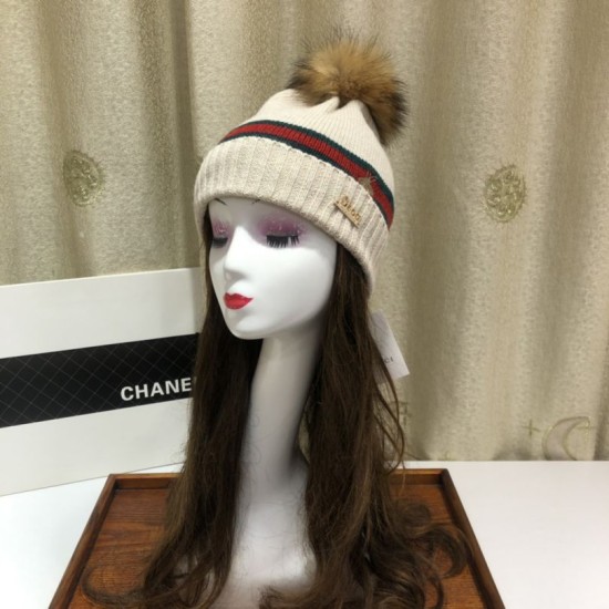 Replica Gucci Classic Cashmere Jacquard Scarf & Hat Beige Replica Gucci Classic Cashmere Jacquard Scarf & Hat Beige